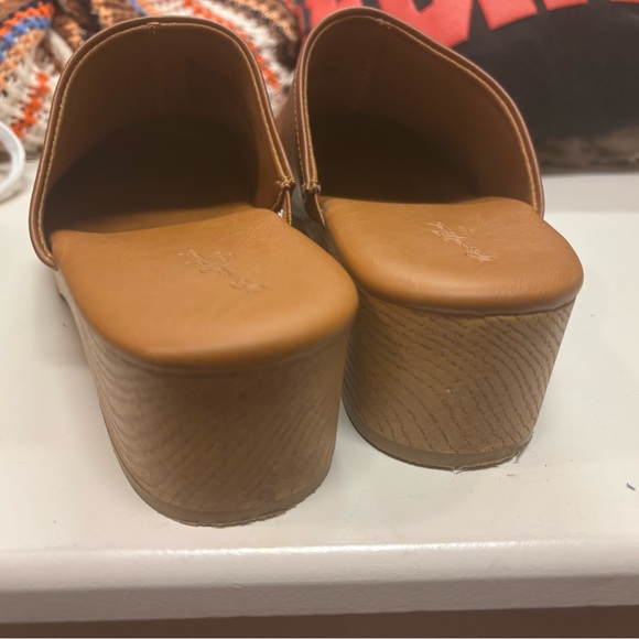 Universal Threads women’s clogs size 10 - Picture 2 of 3